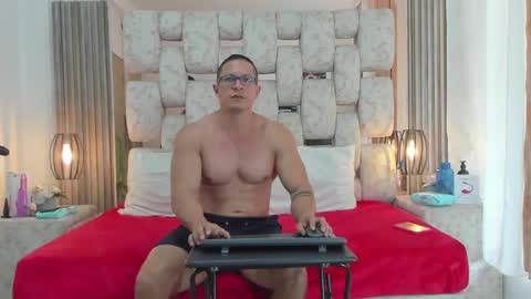 Snapshot of saraandjhony chatting on January 11, 4:25 pm saraANDyoni online show from January 11, 4:25 pm