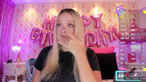 SaraAvila  online show from March 10, 8:25 pm