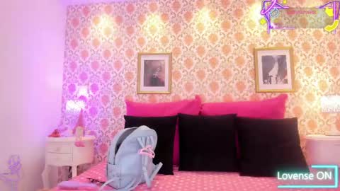 Snapshot of saraavila_ chatting on June 6, 9:52 pm SaraAvila online show from June 6, 9:52 pm