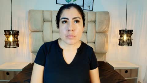 Snapshot of sarablonde_t chatting on April 26, 6:27 pm sarablonde_t online show from April 26, 6:27 pm