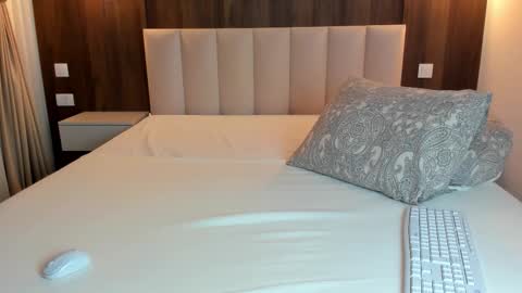 Snapshot of saradiamond01 chatting on December 17, 9:04 am saradiamond01 online show from December 17, 9:04 am