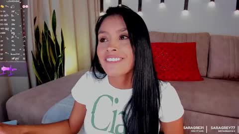 Snapshot of saragrey31 chatting on November 27, 1:35 pm Sara Grey online show from November 27, 1:35 pm