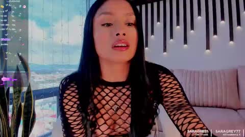 Snapshot of saragrey31 chatting on December 5, 2:03 pm Sara Grey online show from December 5, 2:03 pm