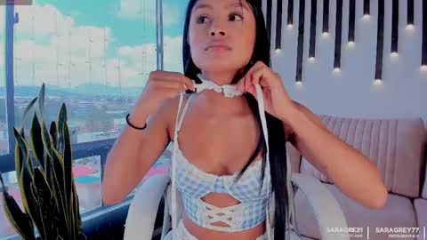 Snapshot of saragrey31 chatting on December 17, 4:02 pm Sara Grey online show from December 17, 4:02 pm