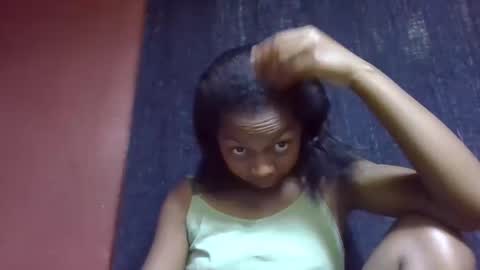 Snapshot of sarah146341 chatting on March 12, 9:02 am sarah146341 online show from March 12, 9:02 am