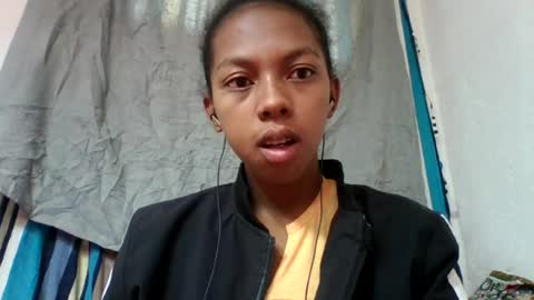 Snapshot of sarah146341 chatting on August 8, 5:31 am sarah146341 online show from August 8, 5:31 am