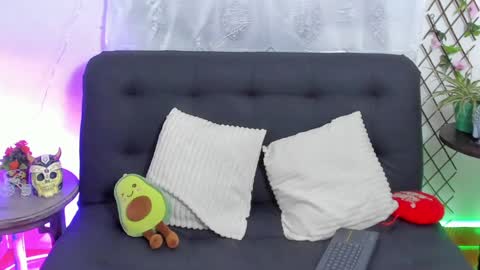 Snapshot of sarah_and_nicolle chatting on January 11, 11:24 pm Sarah Redhair Nicolle Black hair online show from January 11, 11:24 pm