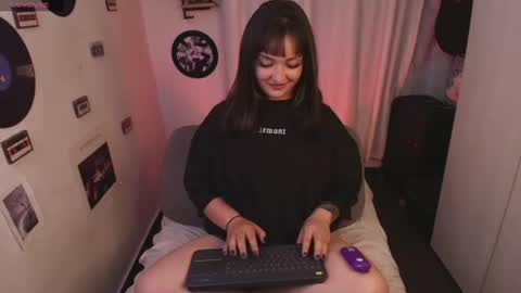 Snapshot of sarah_cuteeyes chatting on June 21, 5:43 am Sara online show from June 21, 5:43 am