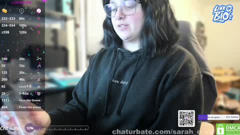 Snapshot of sarah_e_xx chatting on December 10, 1:11 am Sarah online show from December 10, 1:11 am