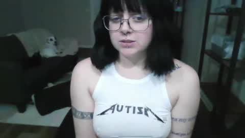 Snapshot of sarah_e_xx chatting on January 1, 5:33 am Sarah online show from January 1, 5:33 am