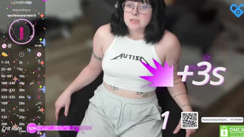 Snapshot of sarah_e_xx chatting on January 5, 1:24 am Sarah online show from January 5, 1:24 am