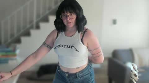 Snapshot of sarah_e_xx chatting on January 16, 12:34 am Sarah online show from January 16, 12:34 am