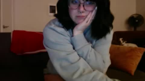 Snapshot of sarah_e_xx chatting on March 12, 2:09 am Sarah online show from March 12, 2:09 am