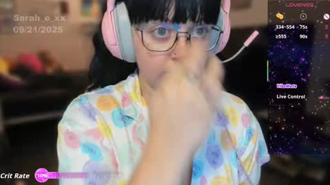 Snapshot of sarah_e_xx chatting on September 22, 1:07 am Sarah online show from September 22, 1:07 am