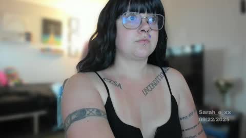 Snapshot of sarah_e_xx chatting on September 22, 3:03 pm Sarah online show from September 22, 3:03 pm