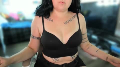 Snapshot of sarah_e_xx chatting on October 2, 5:09 pm Sarah online show from October 2, 5:09 pm