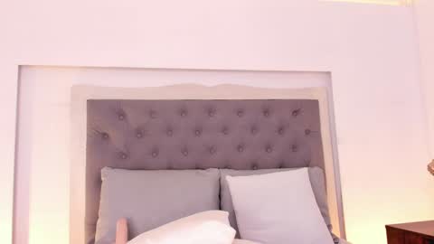 Snapshot of sarah_hiill chatting on December 18, 10:46 pm online show from December 18, 10:46 pm