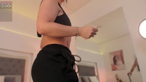 Snapshot of sarah_hiill chatting on January 13, 8:37 pm online show from January 13, 8:37 pm