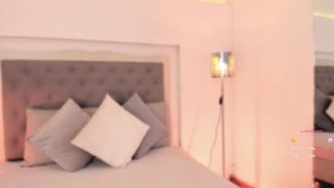 Snapshot of sarah_hiill chatting on January 14, 7:32 pm online show from January 14, 7:32 pm