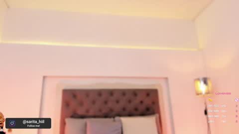 Snapshot of sarah_hiill chatting on January 24, 10:41 pm online show from January 24, 10:41 pm