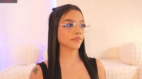 Snapshot of sarah_hiill chatting on February 11, 7:05 pm online show from February 11, 7:05 pm