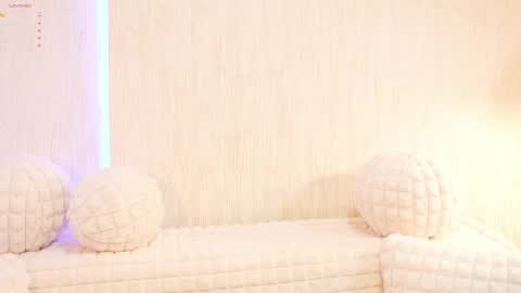 Snapshot of sarah_hiill chatting on February 12, 8:50 pm online show from February 12, 8:50 pm