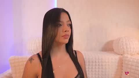 Snapshot of sarah_hiill chatting on February 17, 7:10 pm online show from February 17, 7:10 pm