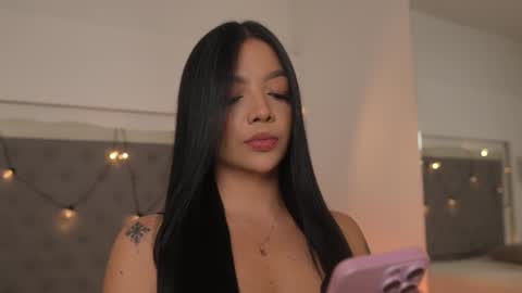 Snapshot of sarah_hiill chatting on October 7, 8:17 pm online show from October 7, 8:17 pm