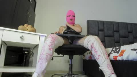 Sarah online show from April 9, 2:11 pm