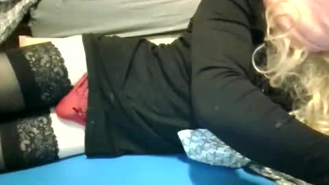 Snapshot of sarah_rie chatting on December 22, 6:05 pm sarah_rie online show from December 22, 6:05 pm