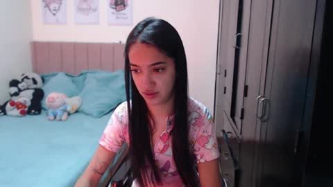 Snapshot of sarah_stone15 chatting on December 12, 3:16 pm Sarah online show from December 12, 3:16 pm