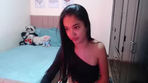 Snapshot of sarah_stone15 chatting on December 14, 5:14 pm Sarah online show from December 14, 5:14 pm