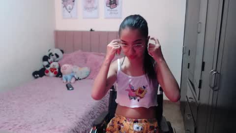 Snapshot of sarah_stone15 chatting on January 23, 9:29 pm Sarah online show from January 23, 9:29 pm