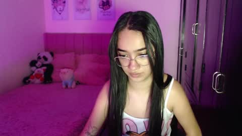 Snapshot of sarah_stone15 chatting on February 4, 6:38 pm Sarah online show from February 4, 6:38 pm