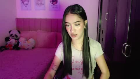 Snapshot of sarah_stone15 chatting on February 5, 9:18 pm Sarah online show from February 5, 9:18 pm