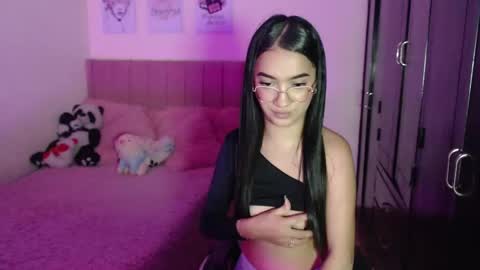 Snapshot of sarah_stone15 chatting on February 17, 11:20 pm Sarah online show from February 17, 11:20 pm