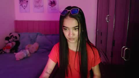 Snapshot of sarah_stone15 chatting on March 6, 5:33 pm Sarah online show from March 6, 5:33 pm