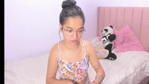 Snapshot of sarah_stone15 chatting on October 24, 7:43 pm Sarah online show from October 24, 7:43 pm