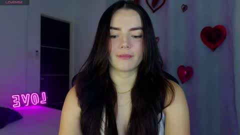 Snapshot of sarah_swtt chatting on December 20, 12:18 am - next broadcast 28 nov 7 pm Col online show from December 20, 12:18 am