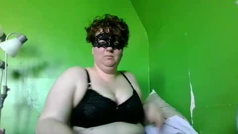 Sarah online show from April 9, 8:25 pm