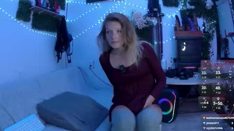 Snapshot of sarahdellisonn chatting on November 27, 8:33 pm sarahdellisonn online show from November 27, 8:33 pm