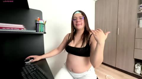 Snapshot of sarahhh_0 chatting on May 27, 4:37 pm Sarahhh 0 online show from May 27, 4:37 pm