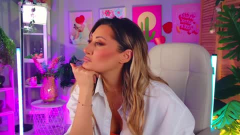 Divine Sarah NONUDE model online show from April 13, 3:28 pm