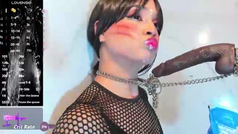 Snapshot of sarahi_camila chatting on July 1, 12:23 am online show from July 1, 12:23 am