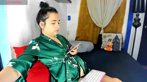  SARAHJEY     online show from March 8, 1:14 am
