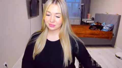 Sarah online show from April 15, 3:52 pm