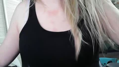 Snapshot of sarahmummy chatting on February 24, 9:46 pm Sarah online show from February 24, 9:46 pm