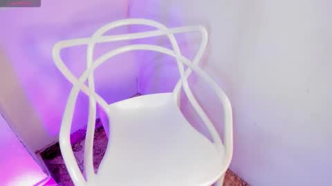 Snapshot of sarahnovoa_ chatting on November 30, 5:39 pm Sarahnovoa online show from November 30, 5:39 pm