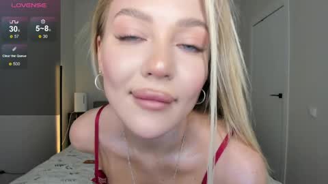 sarahphyllis online show from April 10, 9:30 pm