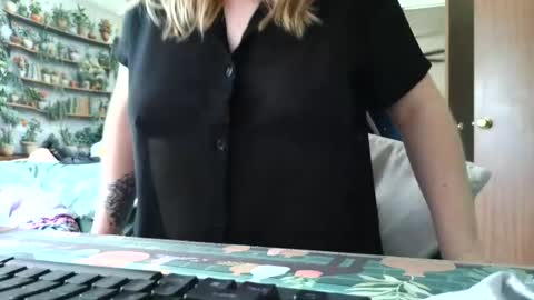 Sarah online show from July 30, 5:12 pm